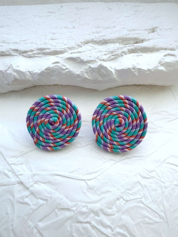Ręcznie robione kolczyki spiralne – pastelowe - obrazek 2