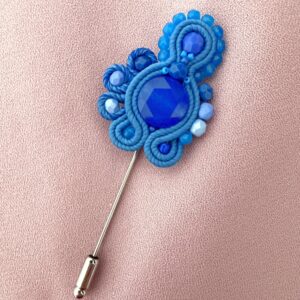 niebieska broszka